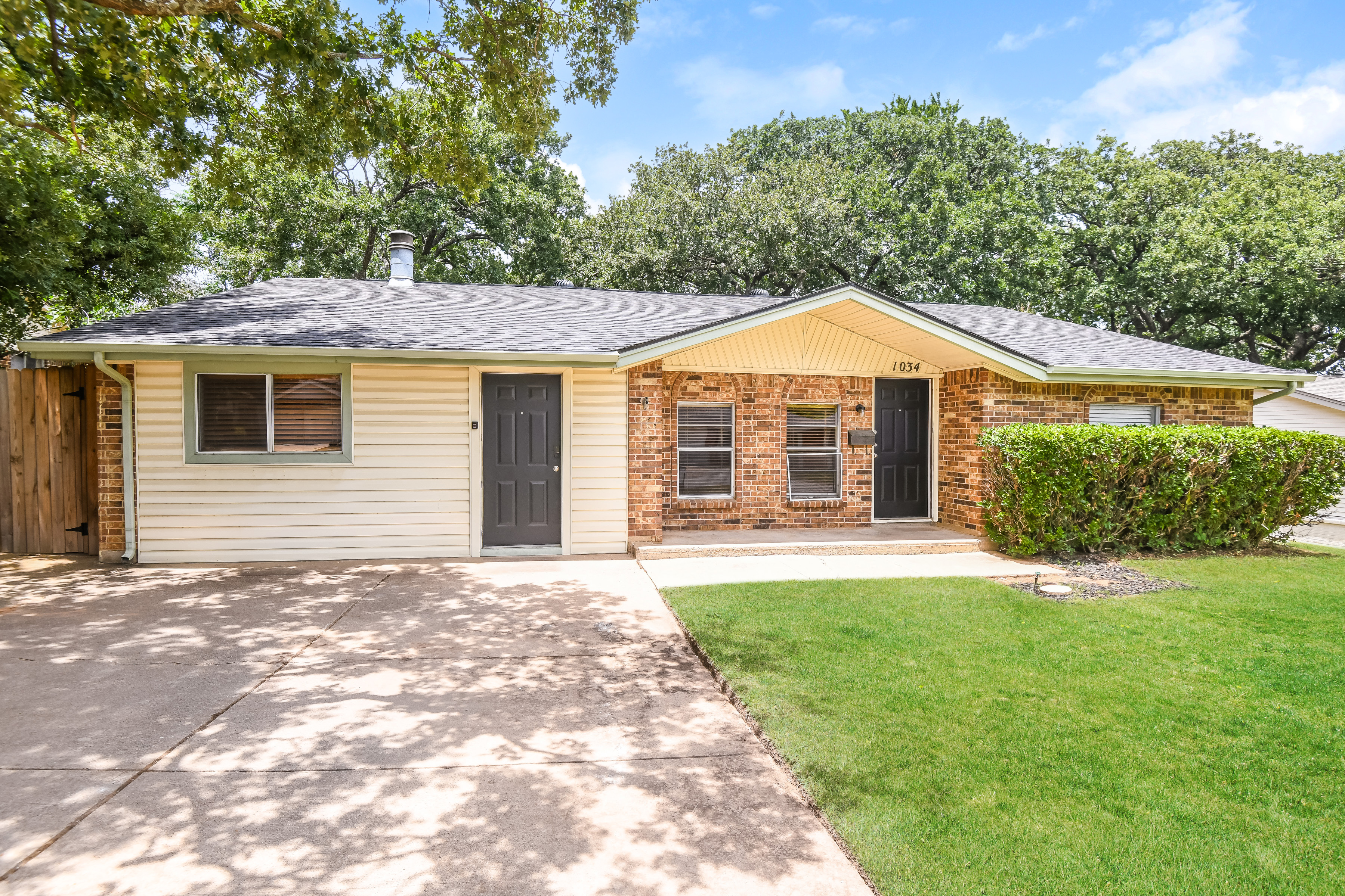 1034 Meadowbrook Drive Grapevine, TX 76051